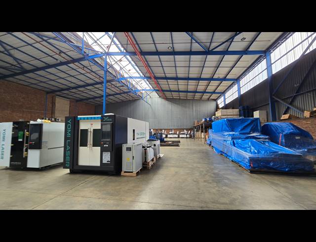 2,170M² WAREHOUSE TO LET IN SPARTAN